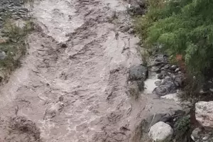La lluvia dej crecida de ros en el interior, derrumbes en Capital e inundaciones en Recreo