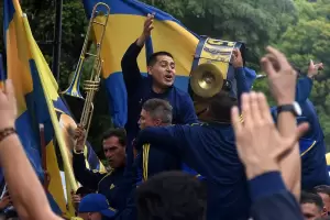 Con la presencia de Riquelme, los hinchas de Boca realizan banderazo en La Bombonera