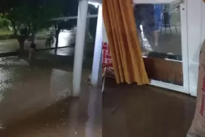 Vecinos de Recreo reclaman que sus casas se inundan debido a una obra de municipalidad