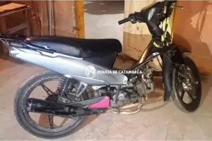 Recuperan moto y detienen a dos personas