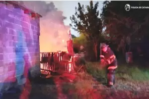 Un incendio arras con una vivienda en Capital