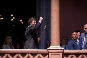 Milei sali al balcn de la Casa Rosada a saludar: "Hola a todos, soy el len"