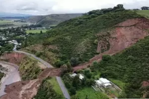 Vecinos de El Lindero alertan por "otro alud peor" y que la zona ya es inhabitable por lo inestable del suelo