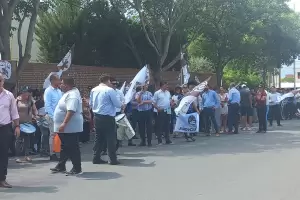 Judiciales se manifestaron frente a Casa de Gobierno en la previa de un nuevo paro