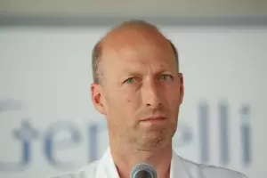 Increble: Investigan por falsificacin de documentos al cirujano que oper dos veces al Papa