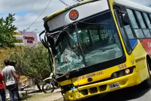 Choque en cadena entre dos colectivos: los pasajeros fueron asistidos por el SAME