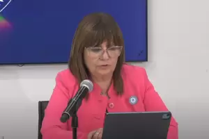 Bullrich critic a la CGT y considera que los paros y manifestaciones quieren "voltear al Gobierno"