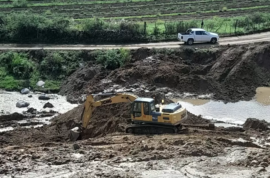 Trabajos en la laguna del Ro Los Campos