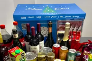 Mostr la caja navidea del trabajo y se viraliz: un producto llam la atencin