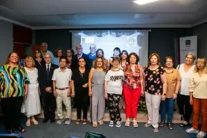 Ochenta egresados de la Universidad de adultos mayores