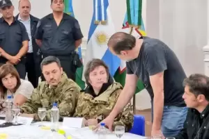 Milei lleg a Baha Blanca: lo acompaan cuatro ministros para monitorear la situacin