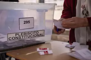 Chilenos votan por aprobar o rechazar segundo proyecto de nueva Constituci�n