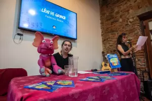 Los de Granja, de Federico Abaca: la obra de tteres fue presentada en forma de libro