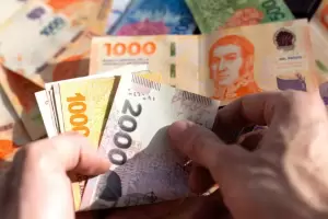 Quines deben cobrar el doble por trabajar durante un feriado nacional?