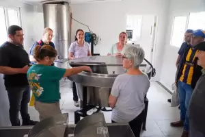 Renuevan habilitacin en la sala de extraccin de miel orgnica en El Alto