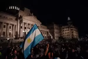Cacerolazos  y movilizacin en el Congreso de la Nacin en rechazo al DNU de Milei