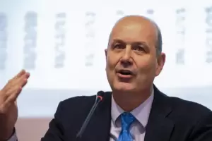 Sturzenegger defendi los cambios por DNU: "Es una emergencia"