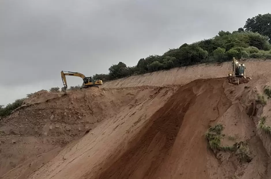 Un lado del cerro est seco y el otro hmedo