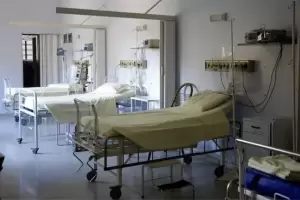 Muri un beb intoxicado y la justicia investiga el hospital