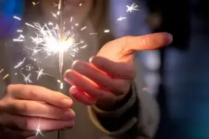 Cmo evitar quemaduras con fuegos artificiales en las fiestas?