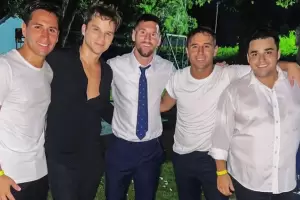 El casamiento de la hermana de Antonela: Messi termin� transpirado abrazado a Los Totora