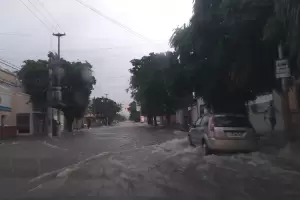 Por la intensa lluvia hubo calles, avenidas y viviendas anegadas en Capital y Valle Viejo