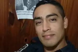 Conmocin: una mujer roci con nafta a un polica y lo prendi fuego