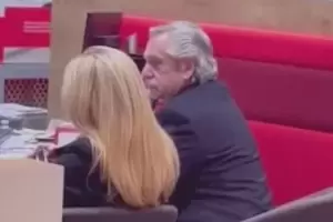 Alberto Fernndez es viral: lo encontraron abriendo una cuenta bancaria en Madrid