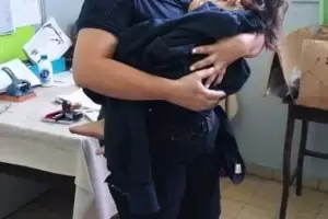 Aprehenden a una madre por presunto maltrato a su hija de un ao