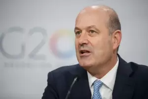 Sturzenegger defendi el nuevo esquema para el dlar