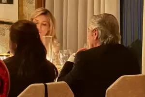 Alberto Fernndez y otra polmica aparicin: recibi el 2024 en un lujoso hotel de Madrid