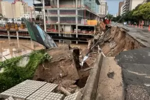Agresivo temporal en Crdoba: derrumbe en plena avenida, destrozos y decenas de evacuados