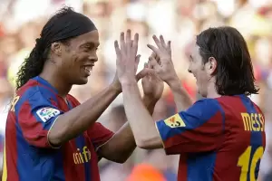 La emotiva ancdota de Messi tras comentar en un posteo de Ronaldinho
