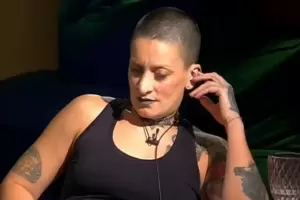 Furia de GH les dedic un gesto obsceno a un streamer argentino: Tom, Coscu!