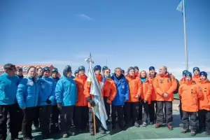 Javier Milei visita la Base Esperanza para iniciar un proyecto de impacto ambiental