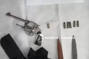 Arrestaron a un violento que agredi a su pareja y le secuestraron un arma de fuego