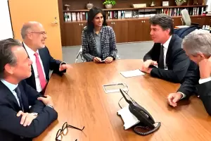 El Gobierno se reuni con el FMI y los enviados del organismo se quedarn para continuar la discusin en los prximos das