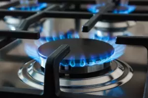 Asociaciones de consumidores cruzaron al Gobierno por la suba de tarifas y sostuvieron que es "incompatible con la crisis"