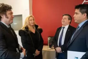 Milei le propuso al gobernador de Santa Cruz aplicar el sistema de vouchers