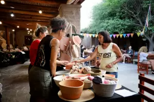 Casa de la Puna: La gente disfrut a pleno de la Feria Artesanal y la Pea Estable
