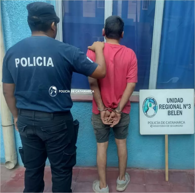 Fueron detenidos por agredir a un policia