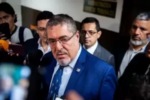 Tensin en Guatemala: En medio de denuncias de golpe, se retras la jura del Presidente Bernardo Arvalo