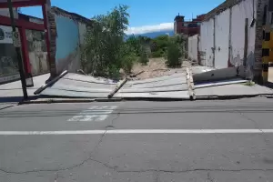 Tras los fuertes vientos: Volaron unas chapas en pleno centro
