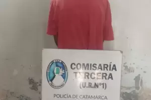 Policas aprehenden a un hombre que llevaba objetos de dudosa procedencia