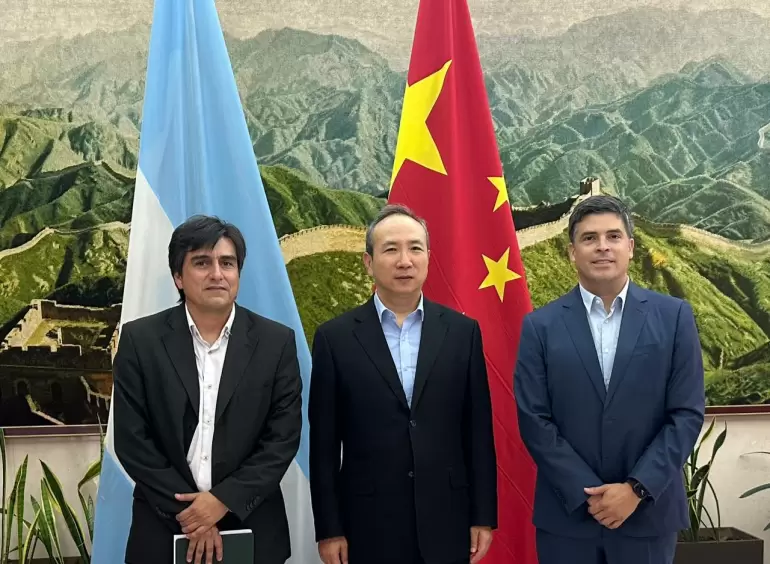 Autoridades provinciales se reunieron con el Embajador de China y lo invitaron a visitar Catamarca