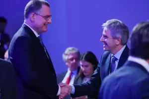 Luis Caputo insisti ante los empresarios en Davos que el plan fiscal ser clave para la estabilidad econmica