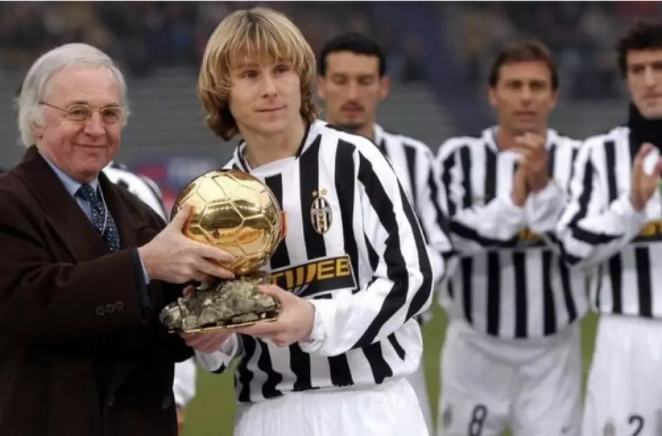 Pavel Nedved es el primer futbolista checo que gana el Baln de Oro