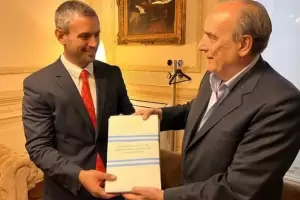 El Gobierno enviar maana el proyecto para que paguen los salarios desde $2,3 millones