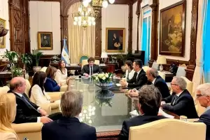 Milei rene al Gabinete en medio de las negociaciones con los "dialoguistas"