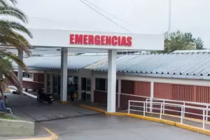 Dos adolescentes hospitalizados tras un choque entre motos